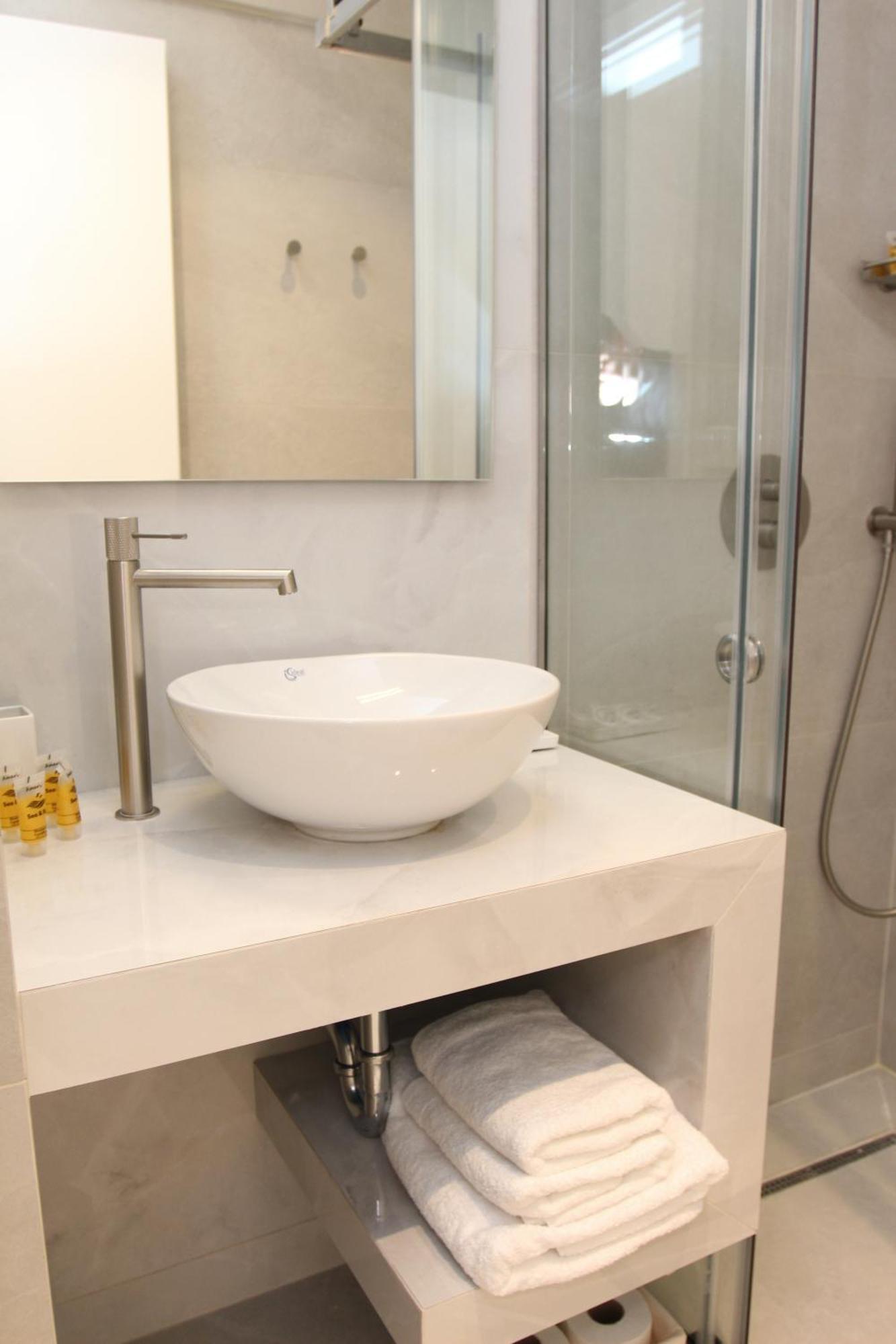 Central Metropolis Luxury Living Атина Екстериор снимка