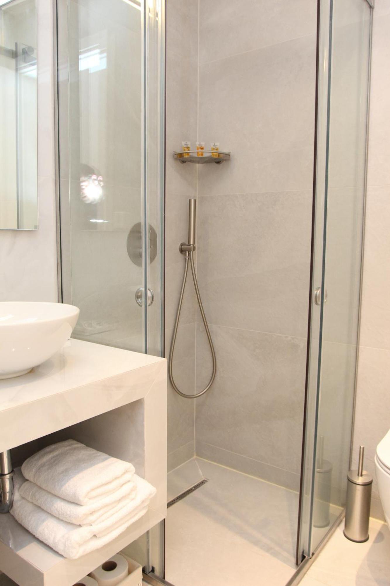 Central Metropolis Luxury Living Атина Екстериор снимка