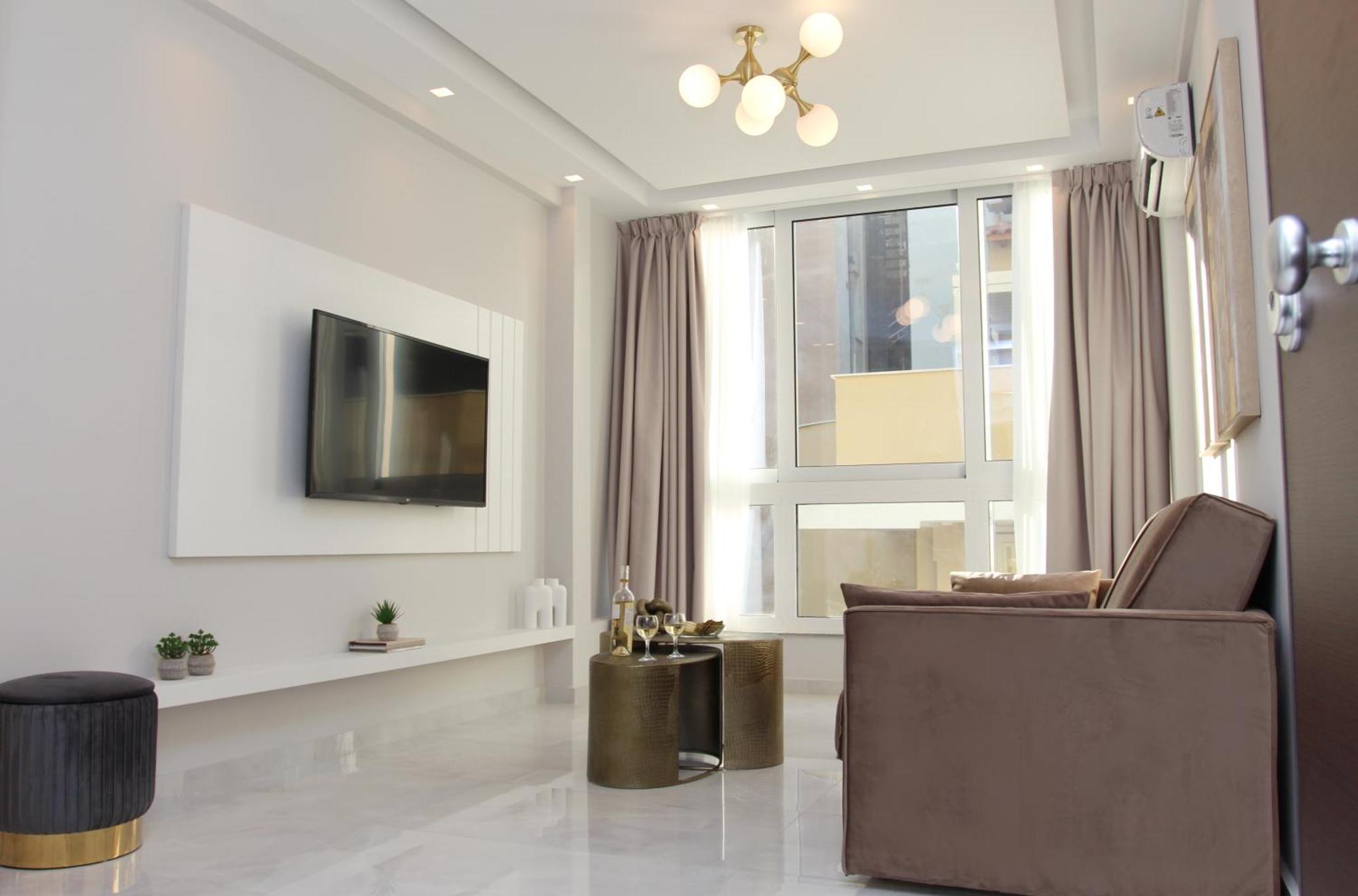 Central Metropolis Luxury Living Атина Екстериор снимка