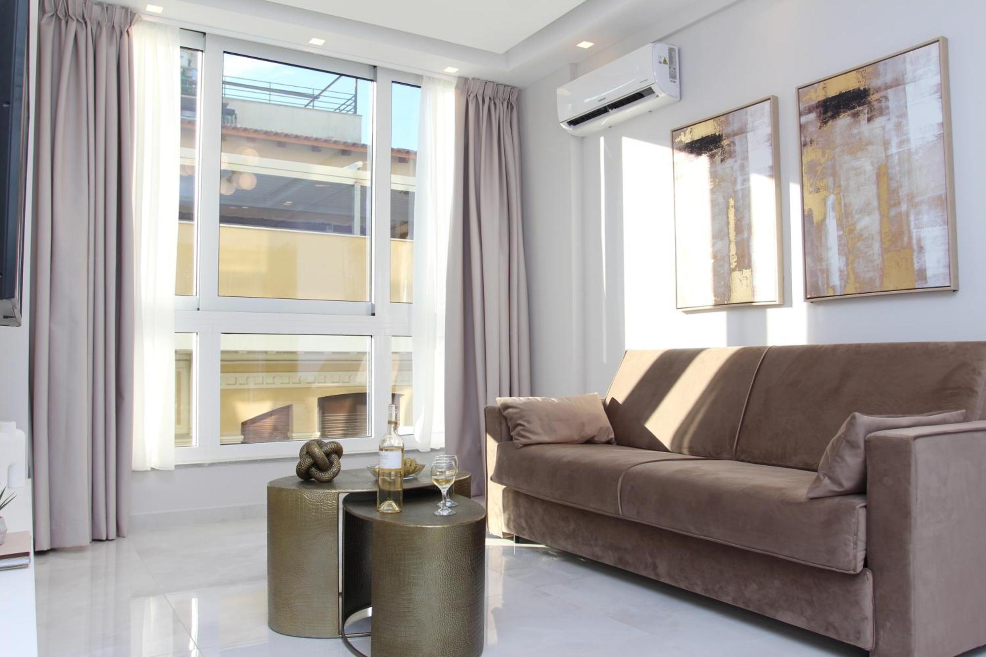 Central Metropolis Luxury Living Атина Екстериор снимка